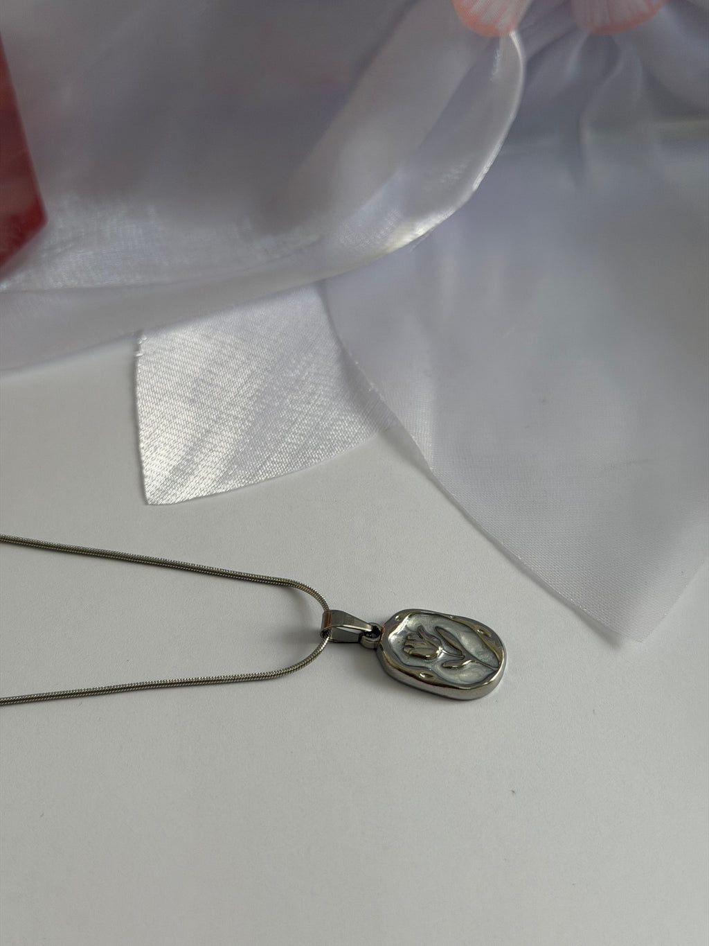 Anti Tarnish White Gold Rose Pendant